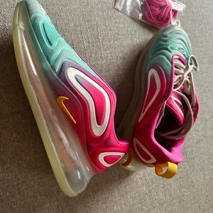 Nike Air Max 720 size 6.5